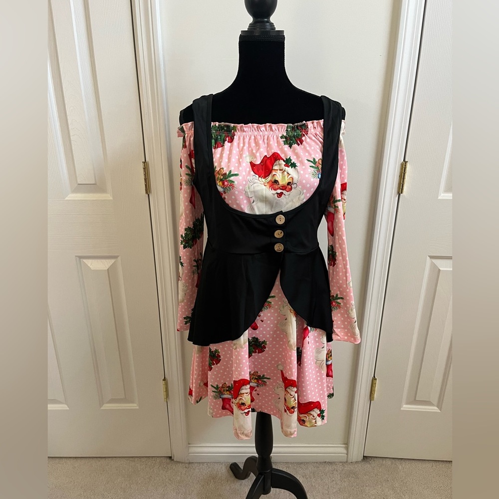 NWT DRESSfo VINTAGE SANTA TUNIC DRESS. Off the shoulder. Size large. Smoke free
